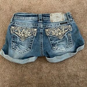 Stylish Miss Me jeans shorts! Size 26